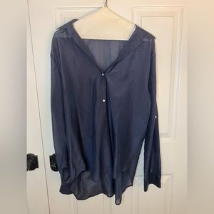 Ann Taylor blouse. Buttons on sleeves to roll up still in great shape!